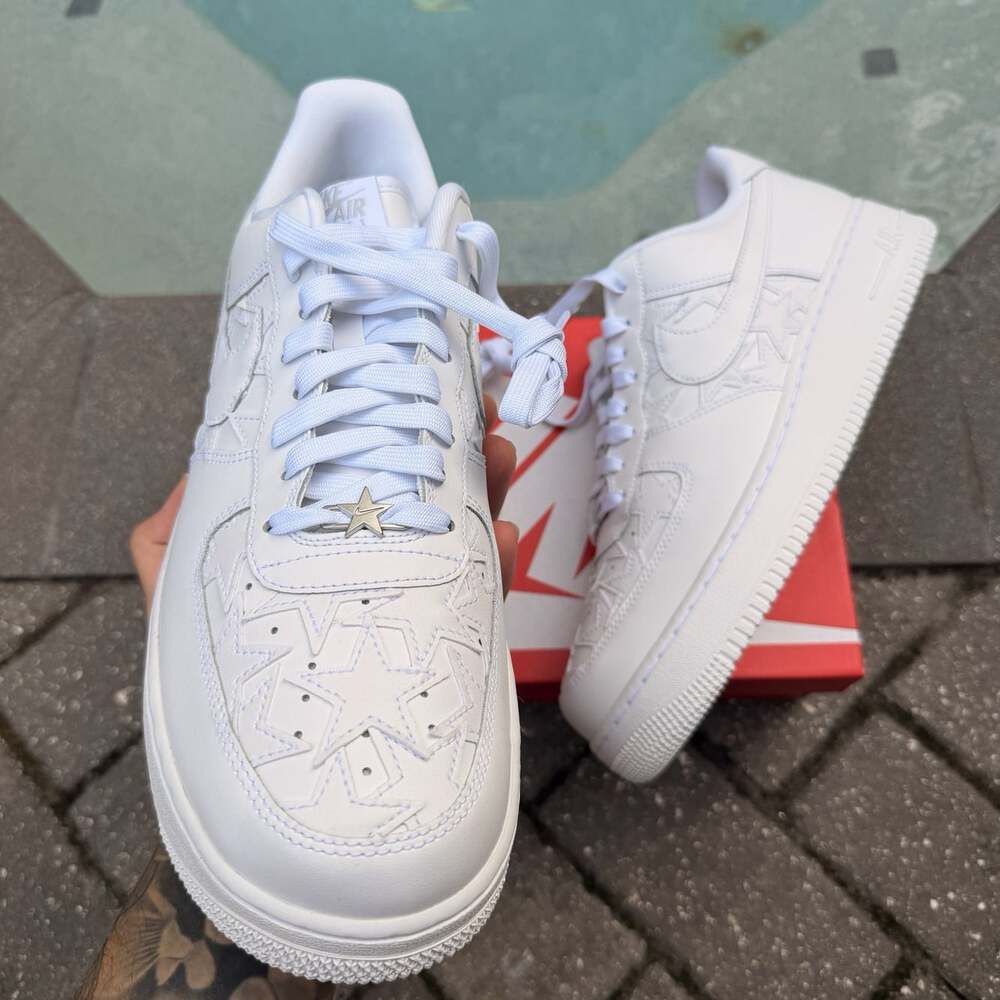 SIZE 13 - NIKE AIR FORCE 1 STARS TRIPLE WHITE LOW WHITE/WHITE IM5750100 - Picture 2 of 6